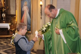 Mszę św. podczas Niedzieli Ewangelizacyjnej celebrował ks. dr Hubert Wiśniewski, proboszcz parafii w Nieborowie