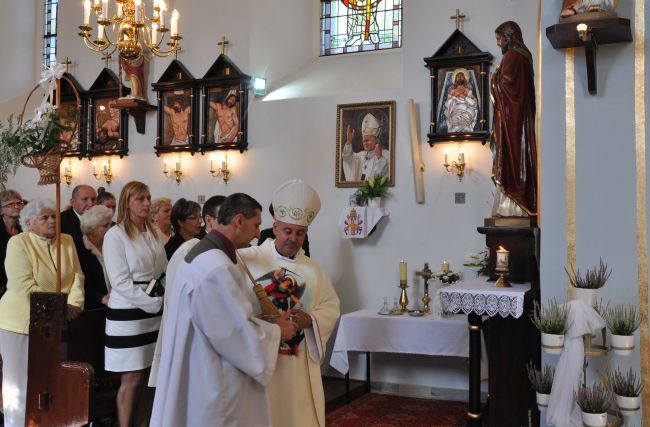 Poświęcenie ołtarza w Chróścinie Nyskiej