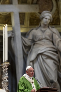 Papież: Rodzina musi się karmić Słowem Bożym