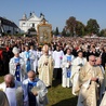 W rocznicowej celebrze wzięło udział kilka tysięcy wiernych i ponad 100 kapłanów