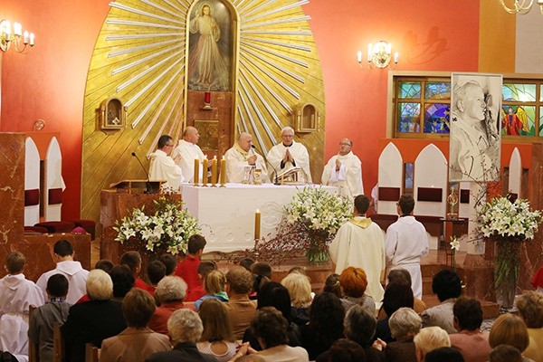  Pierwsze nabożeństwo było zarazem powitaniem relikwii świętego papieża