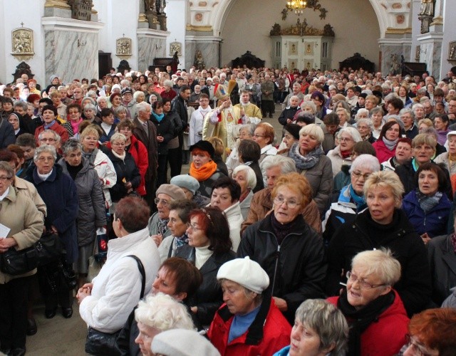 Z roku na rok, rośnie liczba uczestników pielgrzymki różańcowej do Barda