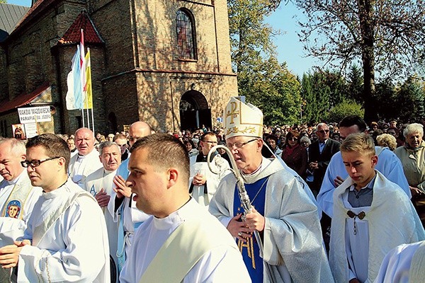  Bp Libera apelował, aby czas przed peregrynacją był pełen zaangażowania, poświęcenia i modlitwy. Aby mógł zaowocować błogosławieństwem dla rodzin, wspólnot parafialnych i całej diecezji