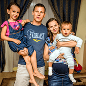 Szymon Trzeciński wyszedł „na prostą” i jest szczęśliwym ojcem rodziny