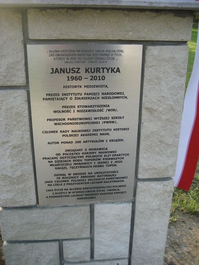 Pomnik Janusza Kurtyki w Morawicy