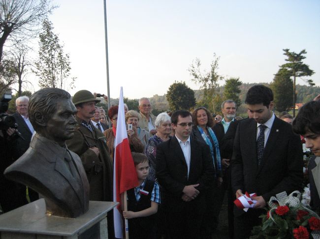 Pomnik Janusza Kurtyki w Morawicy