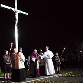 Krzyż i plac pod budowę kościoła poświęcił bp Andrzej F. Dziuba