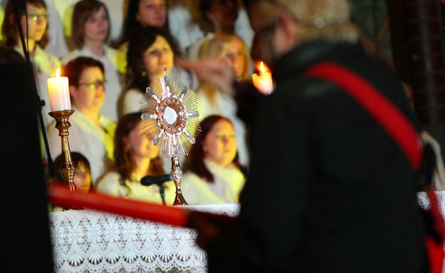 Modlitwa uwielbienia: trudna, ale daje radość