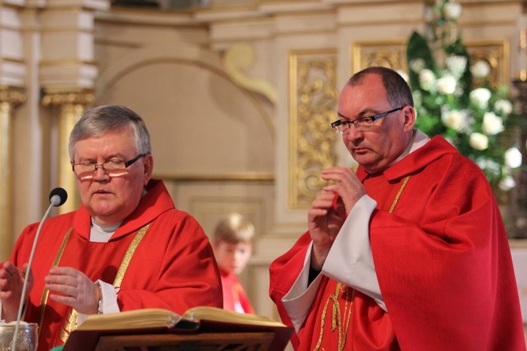 Eucharystii przewodniczył ks. proboszcz Henryk Linarcik