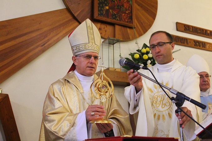 Abp Mieczysław Mokrzycki w Wałbrzychu