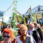 Po Mszy św. ulicami Trzebnicy przeszła procesja eucharystyczna z relikwiami św. Jadwigi Śląskiej