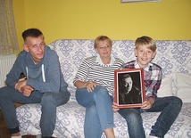  Rodzinka Gędłków prawie w komplecie: mama Kinga, starszy syn Franek (po lewej) i młodszy Karol (po prawej)