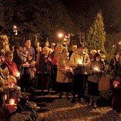  Podczas Eucharystii i procesji światła w Dniu Dziecka Utraconego rodzice opłakujący swoje potomstwo złożyli swój ból i troski u stóp Matki Bożej z Guadalupe