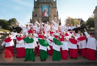 Służba Liturgiczna Ołtarza przy kościele Matki Bożej Szkaplerznej w Imielinie, czyli ministranci wysokich lotów