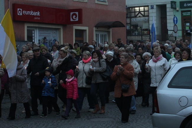 Tam świętych noszą na rękach