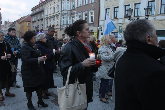 Tam świętych noszą na rękach