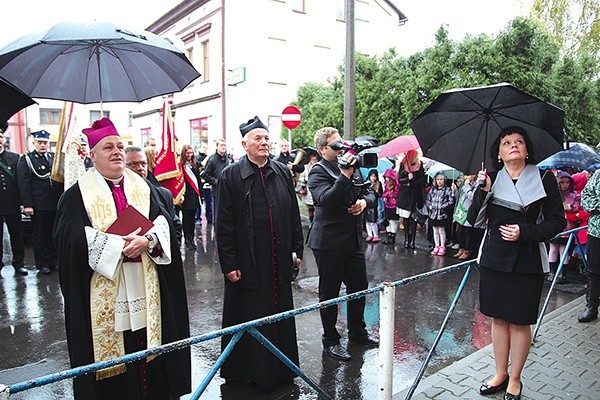 Pamiątkową tablicę poświęcił bp Piotr Greger