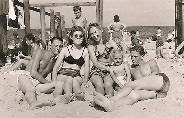  Na plaży fajnie jest. Sopot 1946 rok 