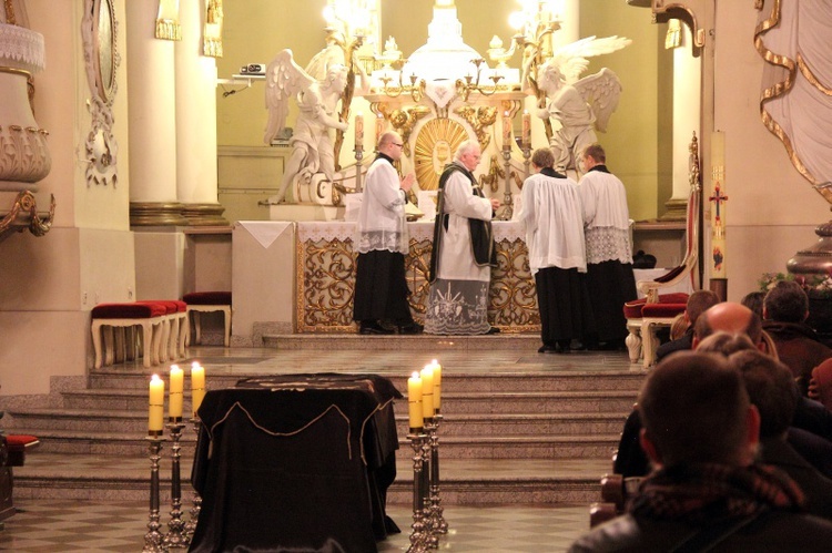 Msza Requiem za prymasów w Skierniewicach
