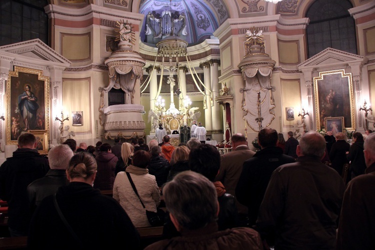 Msza Requiem za prymasów w Skierniewicach