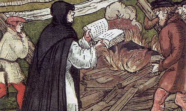 Luter palący papieska bullę