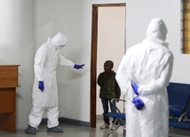 Ebola poza kontrolą! - misjonarze alarmują