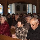 Barwice modlą się o życie księdza