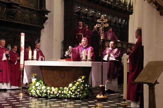 Msza św. za zmarłych biskupów i kapłanów