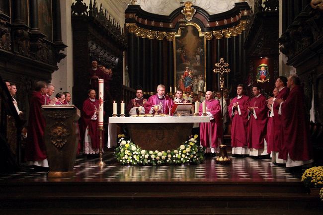 Msza św. za zmarłych biskupów i kapłanów