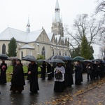 Procesyjne przeniesienie trumny bp. Nathana