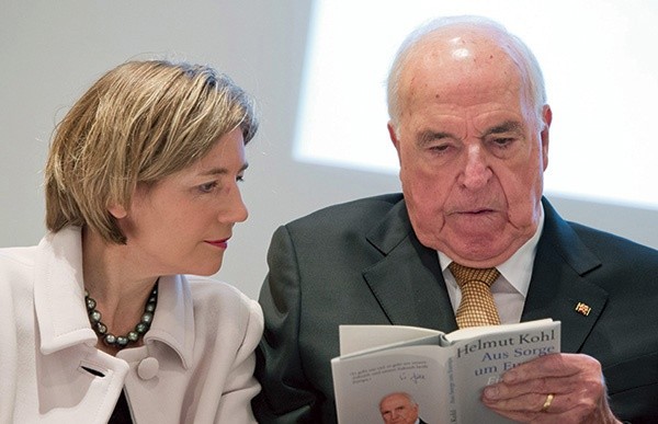 Helmut Kohl podczas prezentacji swojej książki „Z troski o Europę”, która właśnie trafiła do niemieckich księgarń