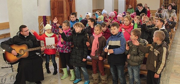 Spotkanie dzieci z Borków z Jezusem Miłosiernym 