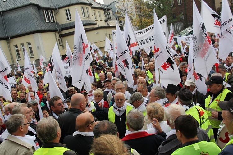 Emeryci górniczy protestowali