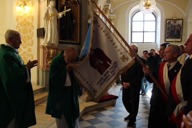 Poświęcenie sztandaru "Solidarności" w Skoczowie