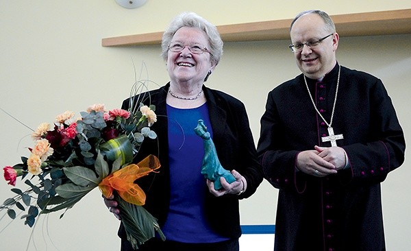 – Dziękuję za zaufanie, dziękuję za przyjaźń – powiedziała laureatka po polsku tuż po otrzymaniu nagrody