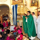  Ks. Pedro i seminarzyści katechizowali w bialskim kościele Opatrzności Bożej  