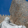 Z okna klasztoru Wcielenia Teresa patrzyła na potężne mury miasta Ávila. Ten obraz musiał ją inspirować przy pisaniu „Twierdzy wewnętrznej”