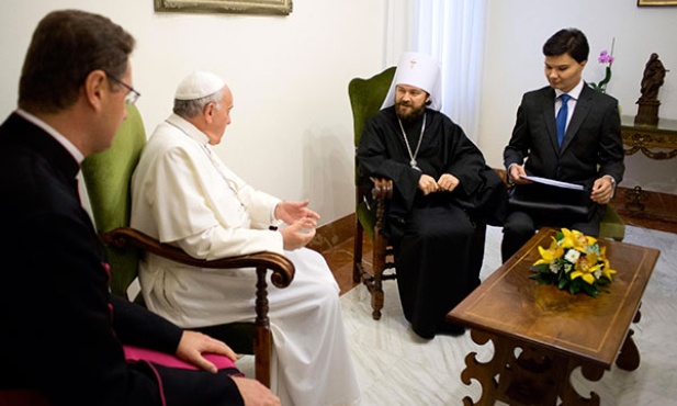 Papież Franciszek w rozmowie z metropolitą Hilarionem 12 listopada 2013 roku