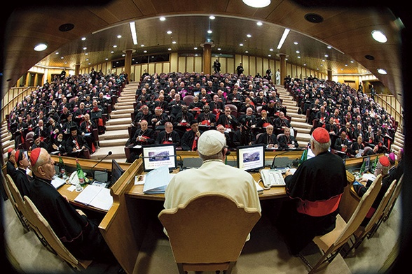 Obrady nadzwyczajnego synodu biskupów w październiku 2014 r.