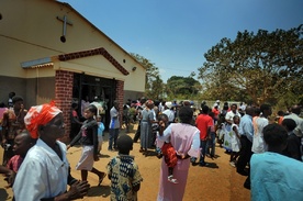 Nigeria: kościoły pełne mimo lęku