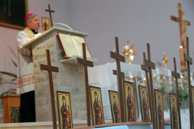 Przed peregrynacją symboli Światowych Dni Młodzieży odbyły się w 15 ośrodkach naszej diecezji Apele Młodych. Uczestnicy zabierali do swych parafii repliki symboli - krzyż i ikonę MB Salus Populi Romani