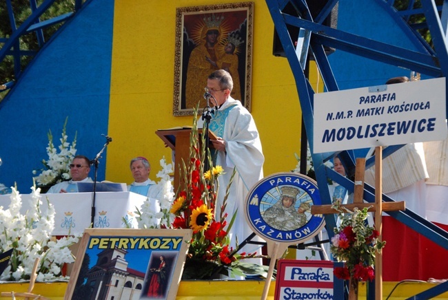 Na początku września w sanktuarium w Czarnej odbyła się uroczystość 15-lecia koronacji obrazu MB Wychowawczyni