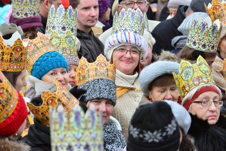 Ukoronowani oddali pokłon