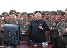 Zamach na Kim Dzong Una jest treścią amerykańskiej komedii „The Interview”. W odwecie północnokoreańscy hakerzy włamali się na serwery producenta filmu