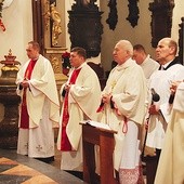 Biskup ordynariusz przewodniczył Eucharystii i nabożeństwu dziękczynno-błagalnemu