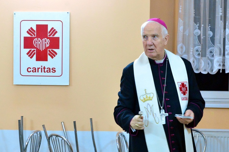 Biskup w Caritas