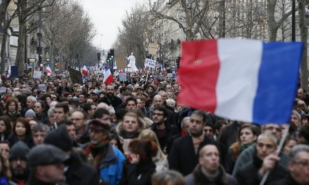 Biskupi na marszu w Paryżu