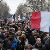 Biskupi na marszu w Paryżu