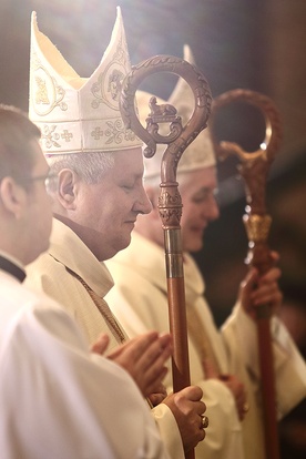  Biskupi pomocniczy: Adam Wodarczyk i Marek Szkudło