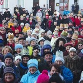  Uczestnicy marszu na pyskowickim rynku